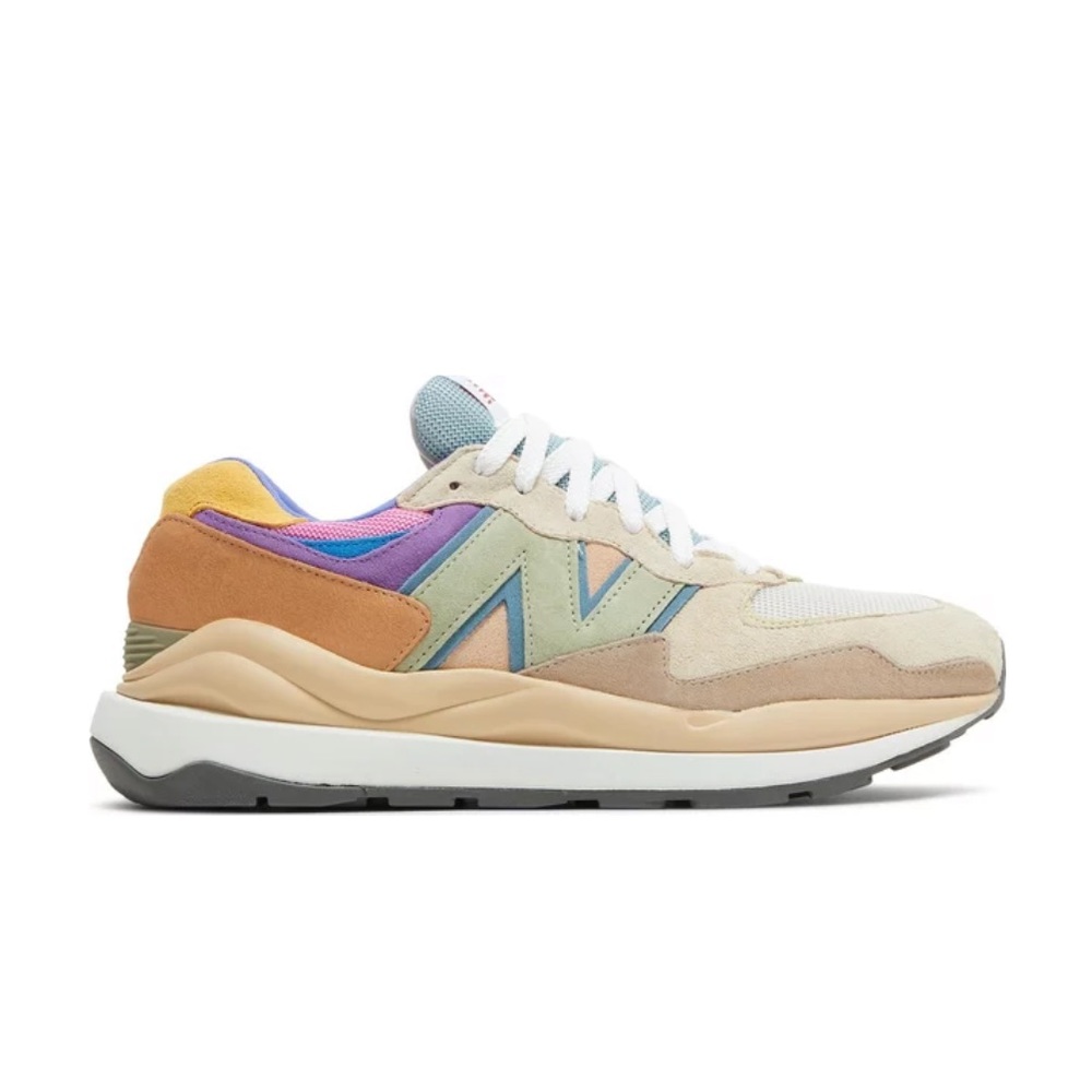 New Balance 57/40 Calm Taupe Vibrant
Apricot